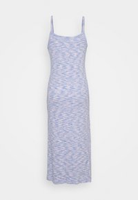 Robe midi sans manches en maille bleu clair et blanc avec fines bretelles et encolure droite.