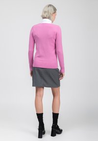 INFLUENCER CREW-NECK - Strickpullover - pink