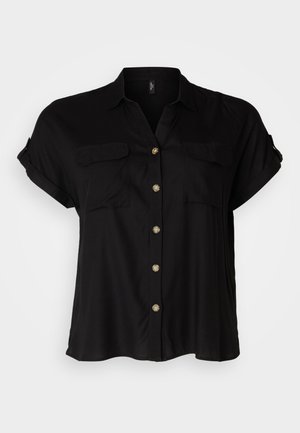 Czarna koszula z krótkim rękawem, zapinana na guziki, z dwiema kieszeniami na piersi, wykonana z miękkiego materiału, z zaokrąglonym dołem i guzikami w odcieniu złota. Klasyczny, luźny fason.