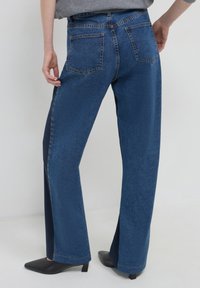 Calliope BITESSUTO  - Pantaloni - blu