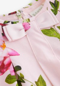 Baker by Ted Baker FLORAL REGULAR FIT - Džersio suknelė - pink
