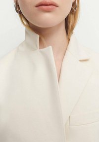 Mango BLANQUI - Kratka jakna - off-white