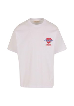 Weißes Baumwoll-T-Shirt mit kurzen Ärmeln, das einen rot-blauen Grafikdruck im linken Brustbereich zeigt, auf dem "Another Cotton Lab" steht.