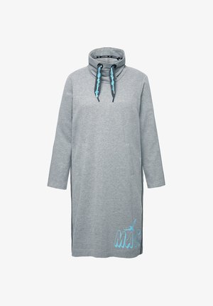Graues, langärmliges Kleid aus weichem Stoff, mit hohem Kragen, blauen Kordeln, Seitentaschen und einem bedruckten "MAE"-Design.