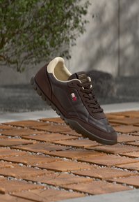 Δεν επιλέχθηκε, deep brown