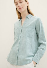 TOM TAILOR WITH SLUB STRUCTURE - Camicia - sea pine green
