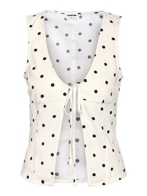 Λευκό αμάνικο μπλουζάκι με μαύρες πουά, βαθύ V-λαιμόκοψη και κλείσιμο με δέσιμο μπροστά.