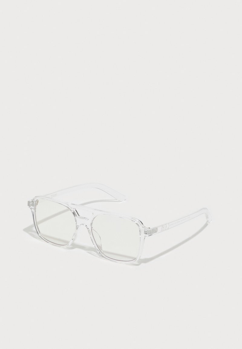 Lunettes de soleil rectangulaires claires avec des montures translucides, des verres vert clair et des détails subtils sur les branches. Conception légère, forme moderne.