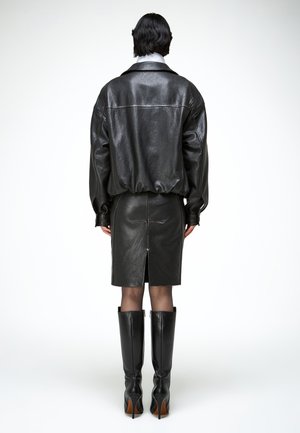 Uvrstitev 5: VSP - MAYA - Usnjena jakna