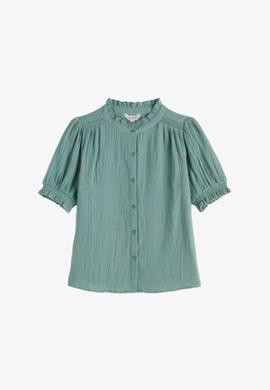 Világos tengerzöld rövid ujjú blúz fodros gallérral és mandzsettával, elöl gombos lezárással, és redőzött anyagrészletekkel az ujjakon és vállakon.
