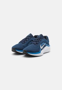 Nike Performance AIR WINFLO 11 - Chaussures de running sur route - midnight navy/white/star blue/dark obsidian/volt/black