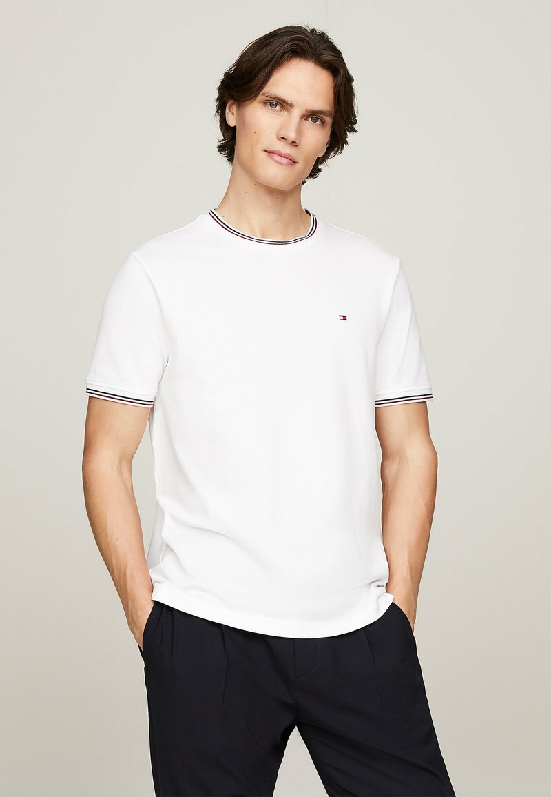 Playera Básica Hombre Alpha Industries Herren T-Shirt Signature BP T 148516 Farbauswahl Triumph America