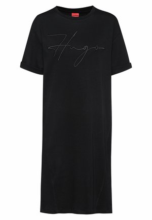 Czarna sukienka typu t-shirt z krótkim rękawem, z podwiniętymi mankietami i haftowanym logo "Hugo" na piersi.
