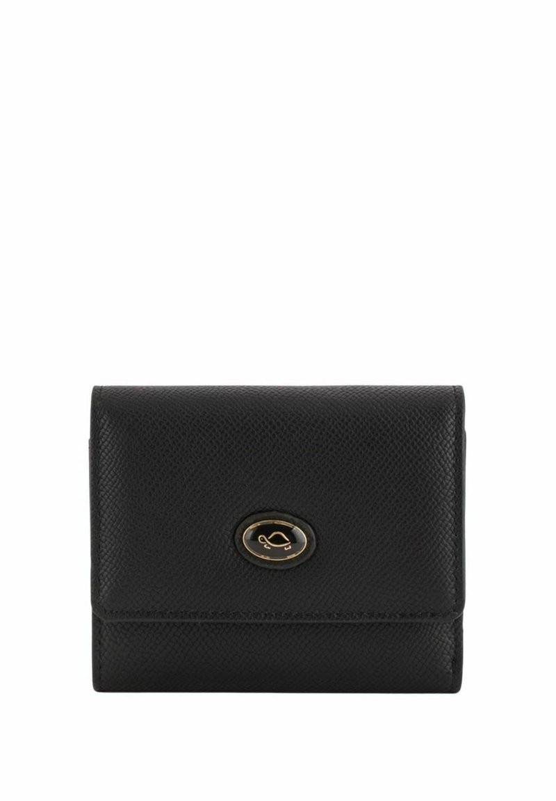 Billetera de cuero texturizado negro con un logo circular en tono dorado en la parte frontal, que cuenta con un diseño de tres pliegues y detalles de costura prolijos.