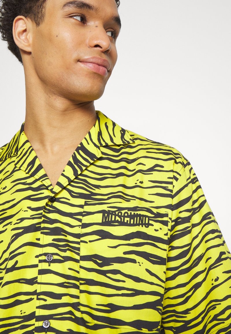 Herren T-shirts & Polos | MOSCHINO SHIRT Hemd green/gelb - RF42732 Herren T-shirts & Polos | MOSCHINO SHIRT Hemd green/gelb - RF42732