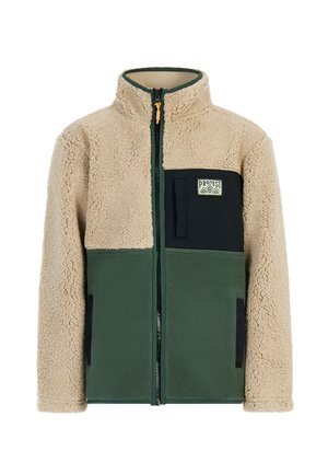 Fleecejack in beige en groen met een rits aan de voorkant, hoge kraag en een zwarte borstzak met een logo. Getextureerde stof met contrasterende secties.