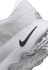 Nike Performance MOTIVA - Tenisice za trening - white black pure platinum white