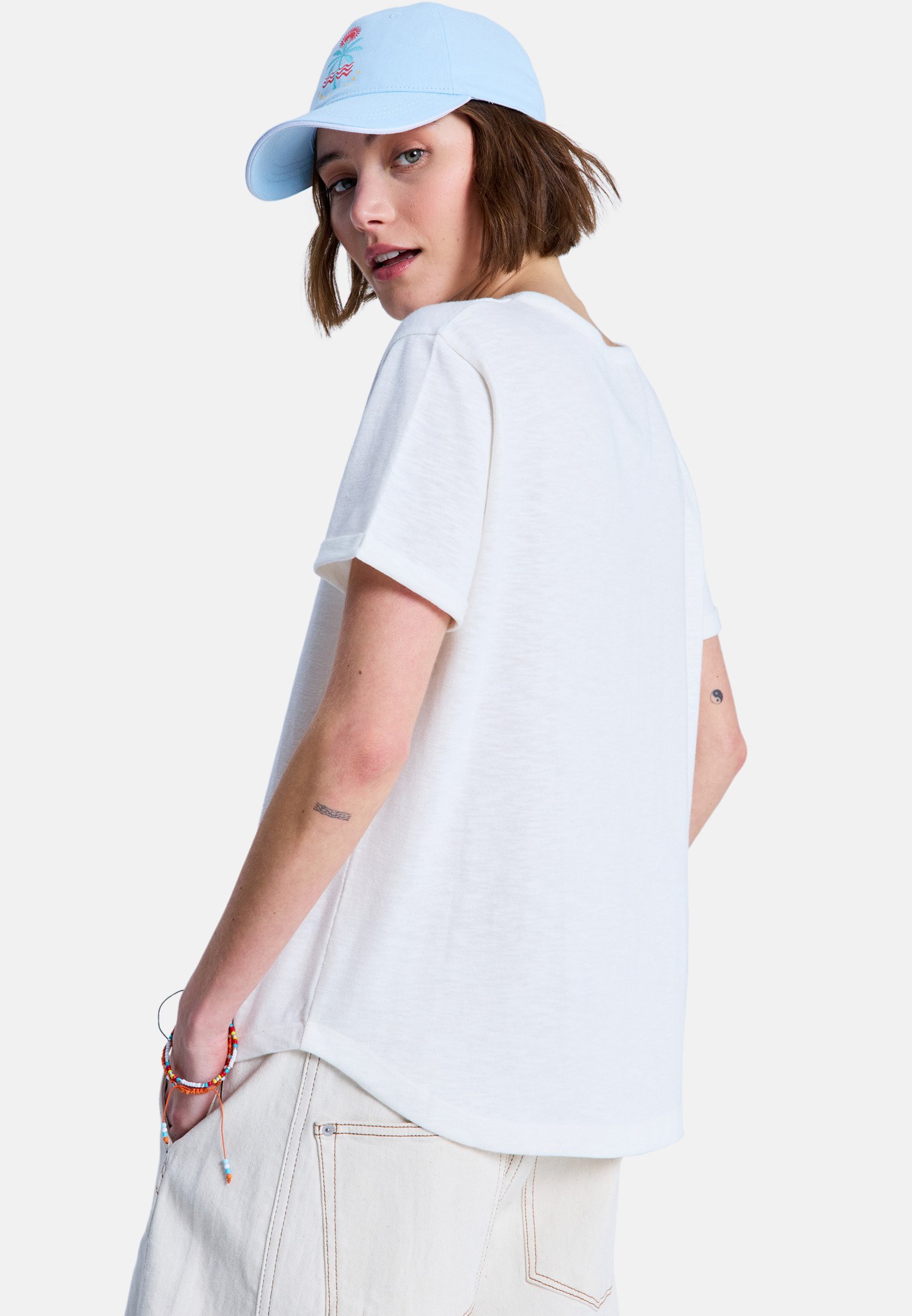 売れ筋商品|||イチ Tシャツ レディース トップス IHCAMINO - Basic T-shirt - cloud dancer w multi IHCAMINO T-shirt in cloud dancer w. pine green cotton | ICHI