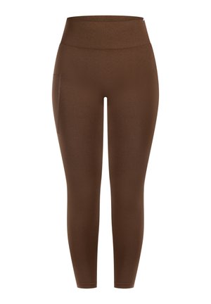 Bruine high-waisted leggings met een gladde textuur, voorzien van een zijzak en taps toelopende pijpen voor een getailleerde uitstraling.