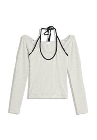 Lichtgrijze longsleeve top met off-shoulder ontwerp en zwarte accenten. Beschikt over een ronde halslijn met strikdetail op de rug. Gemaakt van een katoenmix.