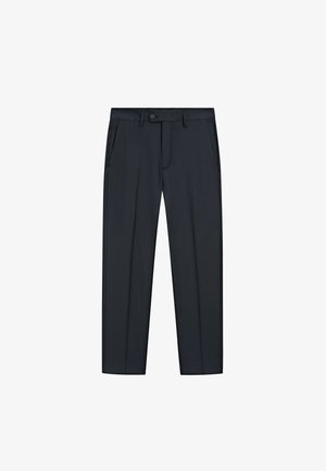Dunkelblaue, maßgeschneiderte Hose mit vorderen Abnähern, Seitentaschen, Gürtelschlaufen, Knopfverschluss und Reißverschluss vor weißem Hintergrund.