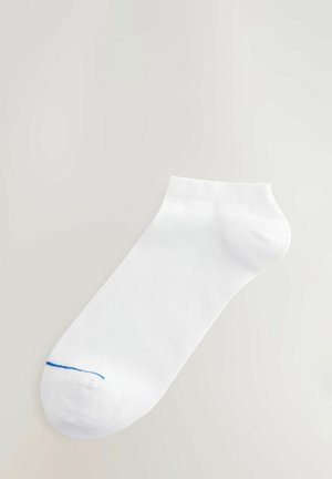 Chaussette en coton blanche à découpe basse, dotée d'un orteil renforcé et d'un accent bleu près de la couture de l'orteil, texture lisse.