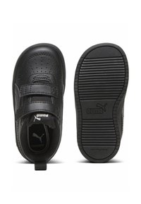 Sneakers nere per bambini con una parte superiore liscia, design perforato, strap in Velcro e suole in gomma non segnanti. Logo Puma sulla linguetta.