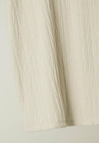 Unausgewählt, cream