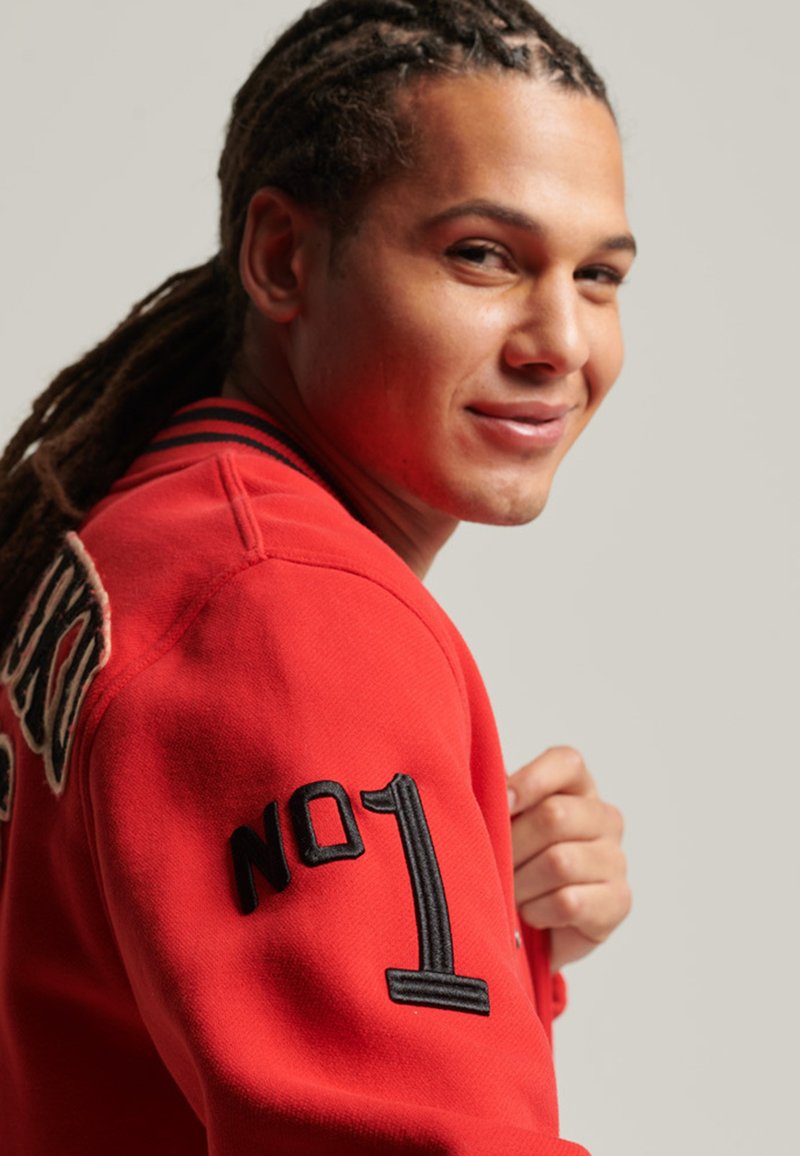 Herren Leichte Jacken | Superdry COLLEGIATE Bomberjacke rebel red/rot - VK00104 Herren Leichte Jacken | Superdry COLLEGIATE Bomberjacke rebel red/rot - VK00104