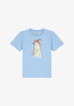 Lichtblauwe katoenen t-shirt met een grafisch ontwerp van een paard met een rood stippen hoofdband. Korte mouwen, ronde halslijn en zachte textuur.
