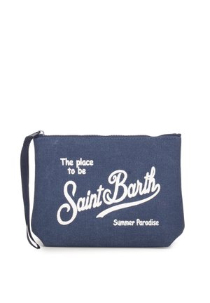 Pochette blu navy con zip e cinturino da polso, testo bianco sul davanti che recita “The place to be Saint Barth Summer Paradise”.