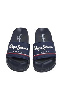 Morske natikače s širokim trakama z belim besedilom "Pepe Jeans London", okrašenim z rdečimi in belimi črtami ob robovih.