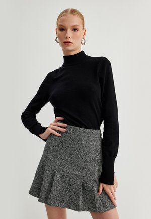 Falda acampanada - black