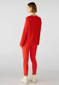 Oui RUBI MIT REISSVERSCHLUSS - Strickpullover - chinese red