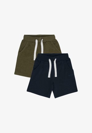 Dwie pary dziecięcych szortów, jedna oliwkowozielona, druga granatowa, obie z białymi sznurkami i kieszeniami bocznymi.
