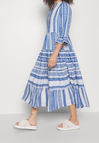 YAS Tall Vestido largo - blue