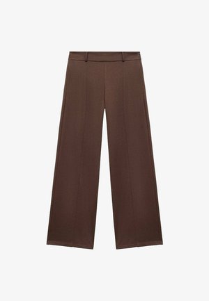 Brązowe spodnie szerokie w nogawkach, wykonane z miękkiego materiału, z płaskim przodem, pasem i plisowanymi detalami dla dodatkowej tekstury.