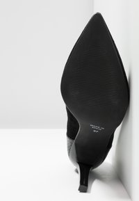 Zign by Zalando Escarpins à talons hauts - black