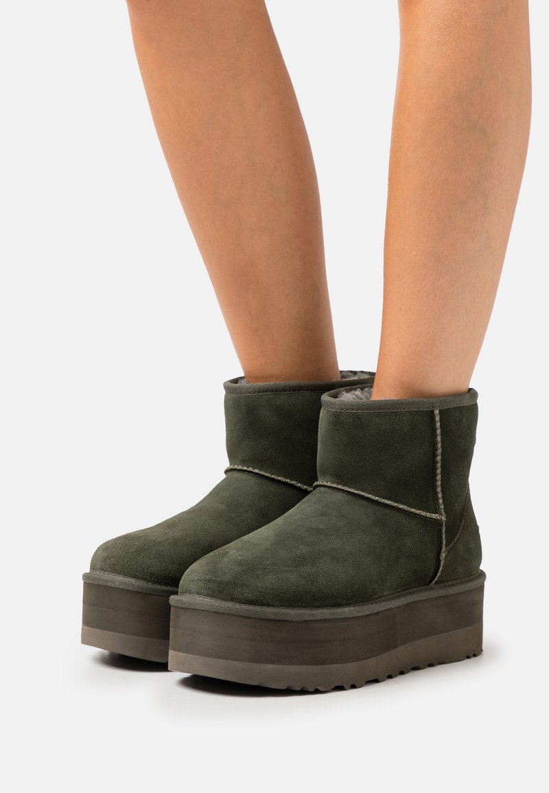 UGG CLASSIC MINI PLATFORM - Plateaustiefelette - forest night