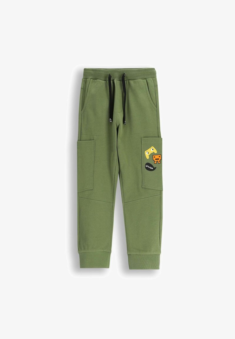Zielone dresowe spodnie bawełniane z dwiema bocznymi kieszeniami oraz dodatkową kieszenią z żółtą i pomarańczową grafiką. Elastyczny pas z troczkami.