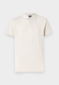 Polo écru avec un motif texturé subtil. Comprend un col classique et une patte de boutonnage à trois boutons. Manches courtes.