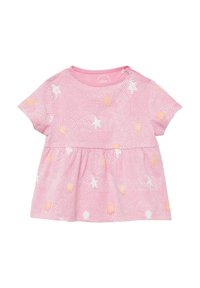 Roze babyjurk met korte mouwen, versierd met witte en oranje zeesterren en schelpenpatronen, een ronde halslijn en drukknoopjes op de schouder.