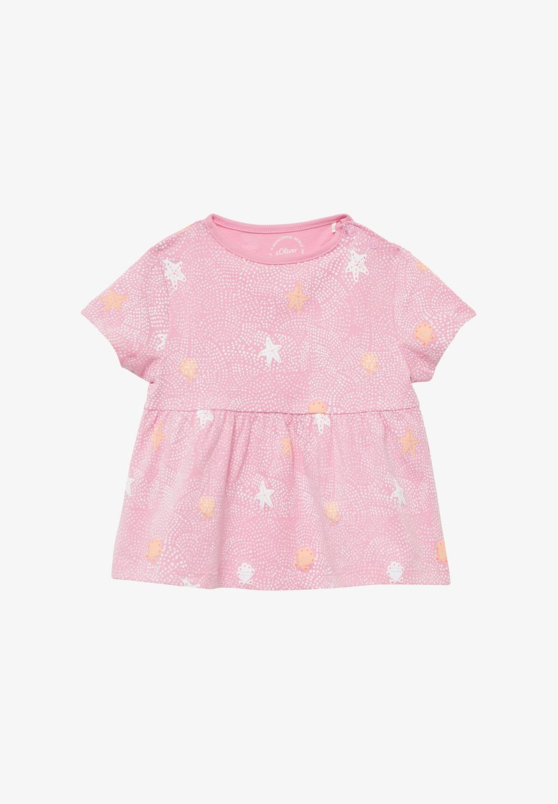 Roze babyjurk met korte mouwen, versierd met witte en oranje zeesterren en schelpenpatronen, een ronde halslijn en drukknoopjes op de schouder.