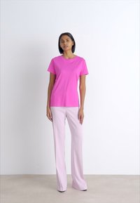 BOSS ESOGO - Tricou basic - bright purple