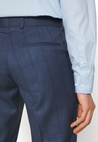 Isaac Dewhirst THE FASHION SUIT - Κοστούμι - blue