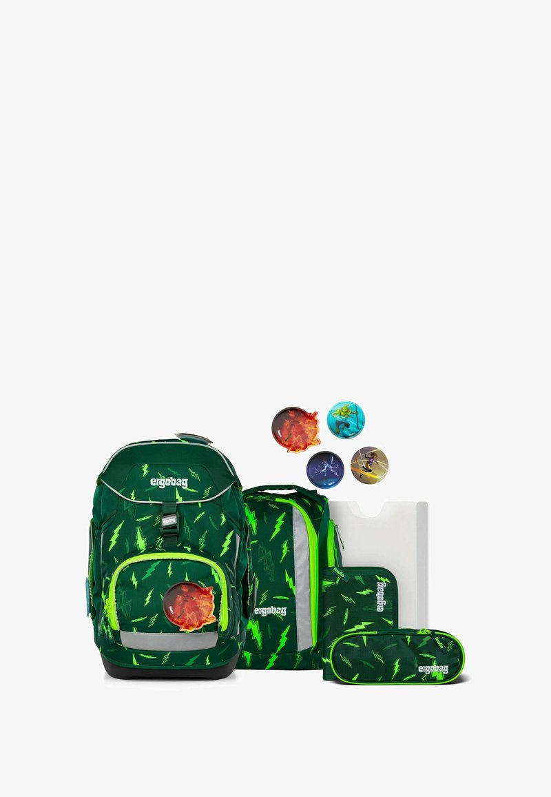Ensemble de sac à dos vert avec motif d'éclairs, accents réfléchissants et patches circulaires amovibles. Comprend une trousse et un dossier.