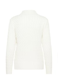 Maglione bianco lavorato a maglia con un motivo a trecce testurizzato, maniche lunghe e colletto alto, mostrato da dietro.