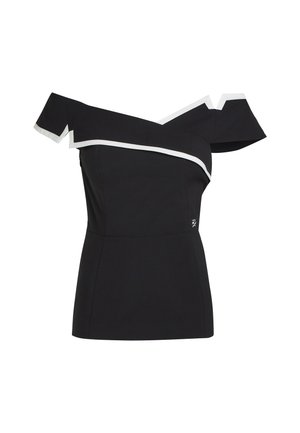 Μαύρο τοπ με ακάλυπτους ώμους και ασύμμετρο ντεκολτέ, λευκή επένδυση κατά μήκος του ντεκολτέ και των μανικιών, καθώς και εφαρμοστή μέση.