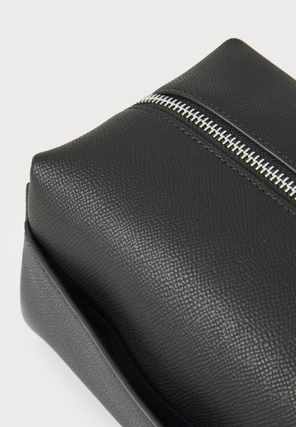 MONOGRAM WASHBAG UNISEX - Wash bag4