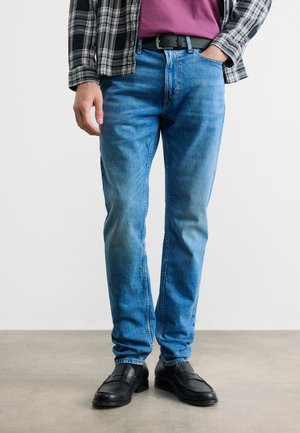 CLASSIC TAPER - Jeans fuselé - blue denim